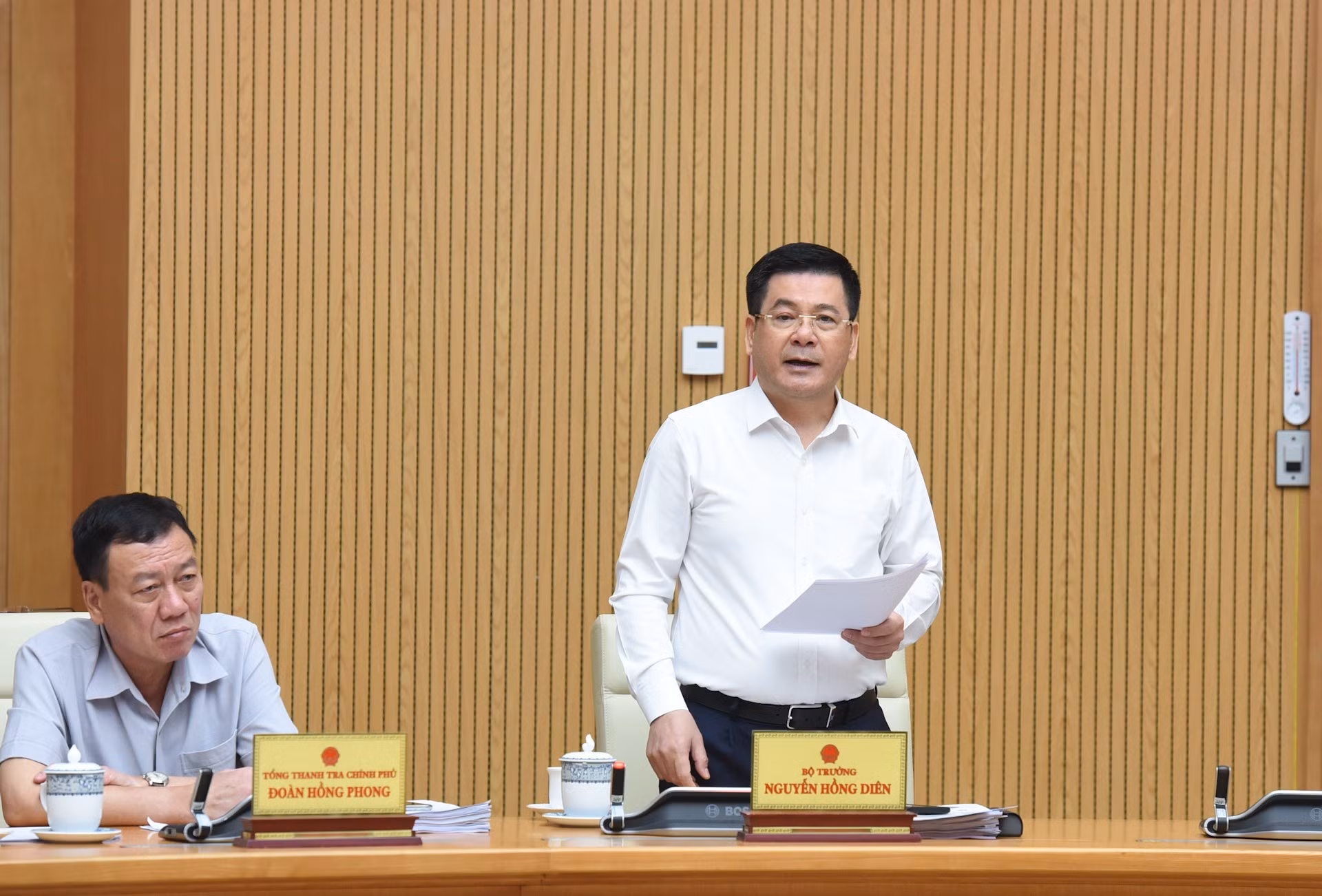 El ministro de Industria y Comercio, Nguyen Hong Dien. El ministro de Industria y Comercio, Nguyen Hong Dien.
