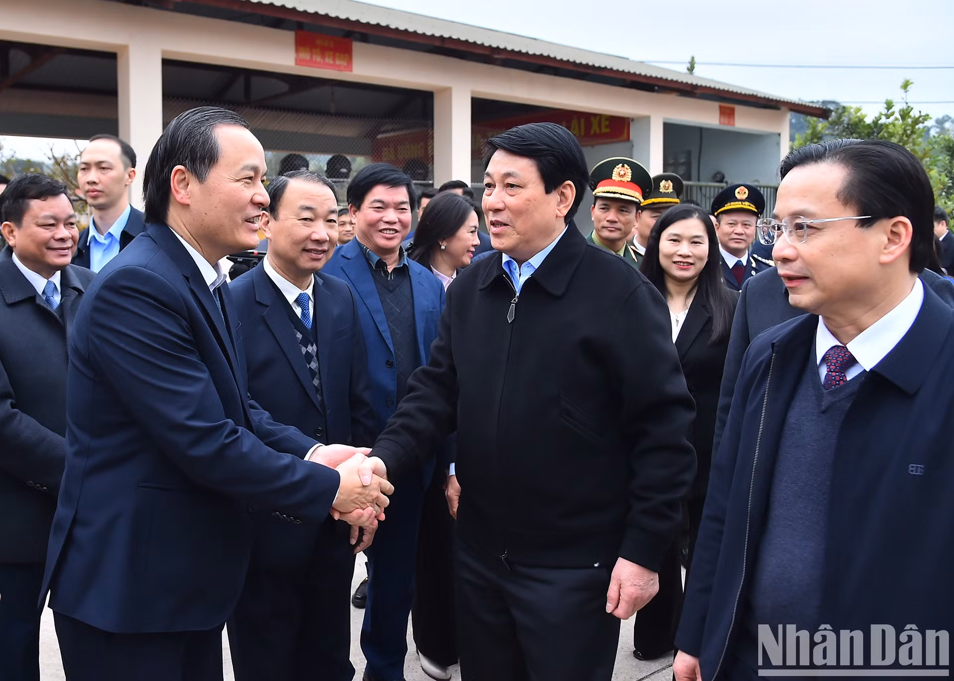 El presidente del país, Luong Cuong, saluda a los delegados. El presidente del país, Luong Cuong, saluda a los delegados.