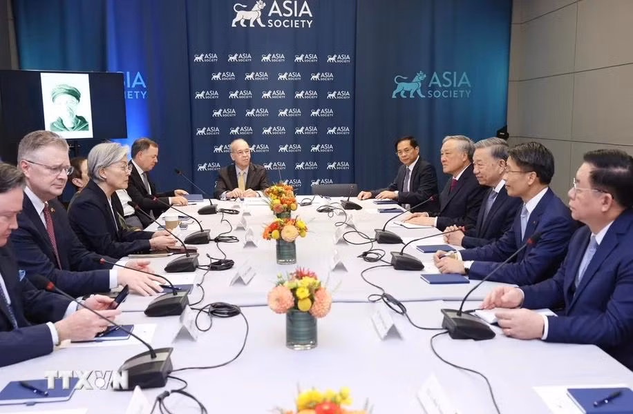To Lam habla en la recepción para los líderes del Instituto de Políticas Asia Society. (Foto: VNA)