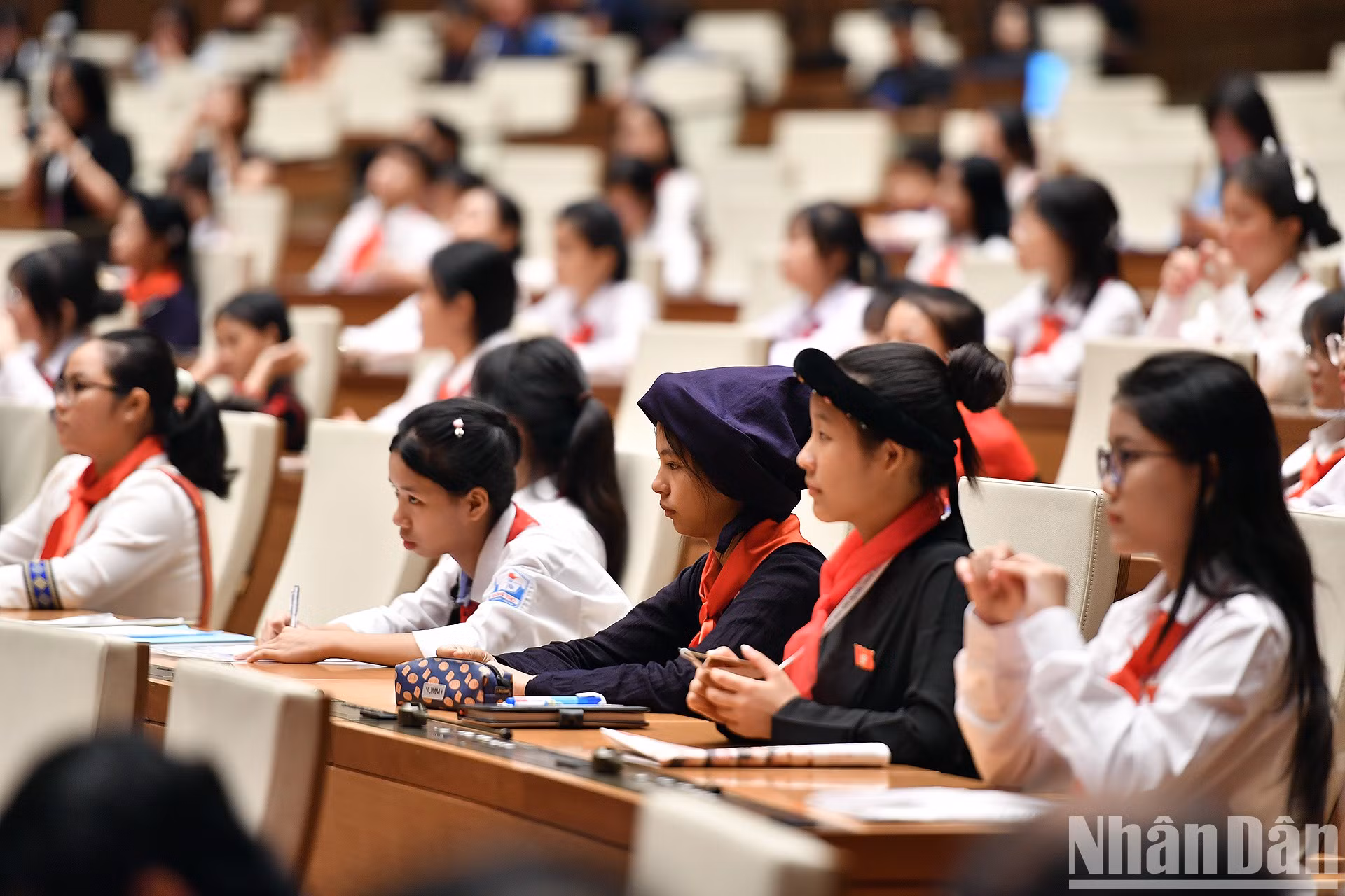 El ministro de Educación y Formación, Nguyen Kim Son, afirma que el sector educativo está implementando de manera activa y amplia el modelo "Escuela Feliz", donde "no hay lugar para la violencia".