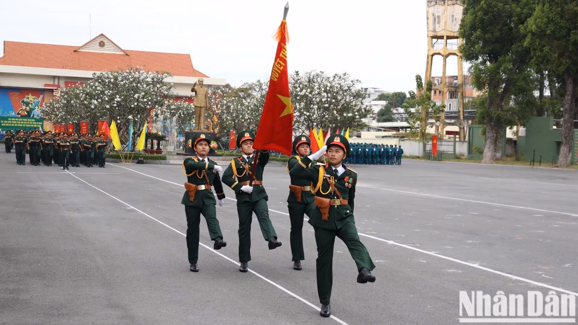 El evento muestra la fuerza del Ejército Popular de Vietnam, así como de la Región Militar 7 y de Ciudad Ho Chi Minh. El evento muestra la fuerza del Ejército Popular de Vietnam, así como de la Región Militar 7 y de Ciudad Ho Chi Minh.