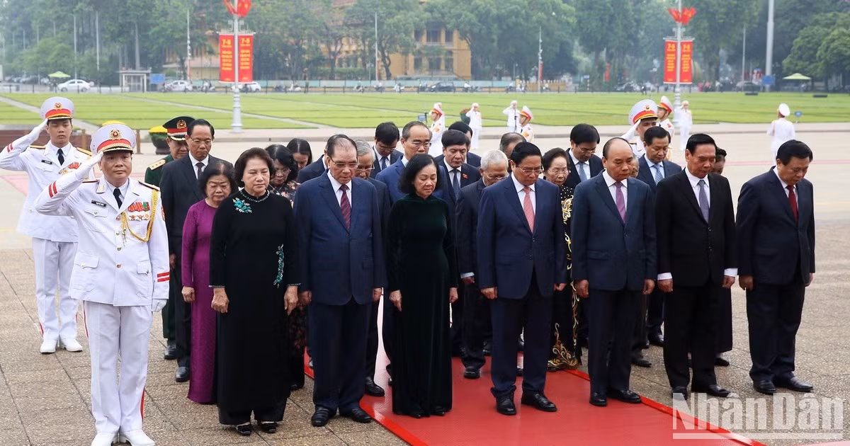 [Foto] Dirigentes del Partido y Estado rinden homenaje al Presidente Ho Chi Minh