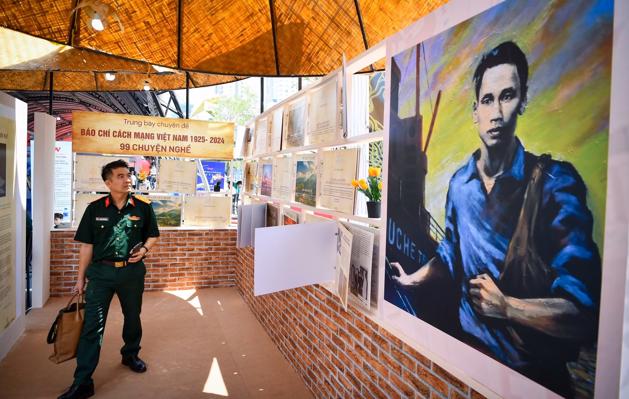 La exposición cuenta 99 historias sobre la fundación y el desarrollo de la prensa revolucionaria de Vietnam durante los últimos 99 años. La exposición cuenta 99 historias sobre la fundación y el desarrollo de la prensa revolucionaria de Vietnam durante los últimos 99 años.