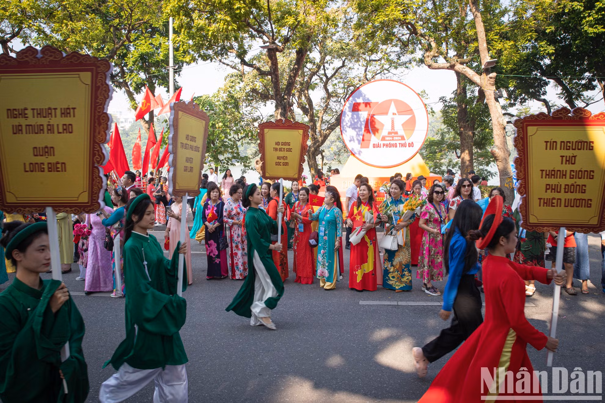 El "Festival Cultural por la Paz" se reúne a ocho mil personas. Entre ellas, cinco mil artesanos, artistas procedentes de 30 distritos y localidades de la capital, quienes representan las manifestacinones artísticas populares, incluidos los patrimonios culturales intangibles reconocidos por Unesco y el país.