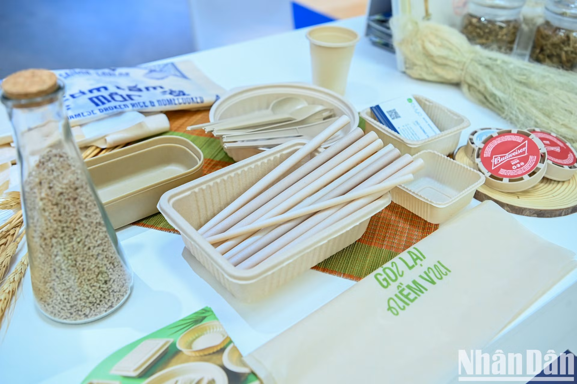 Los productos reciclados se presentan en la muestra.