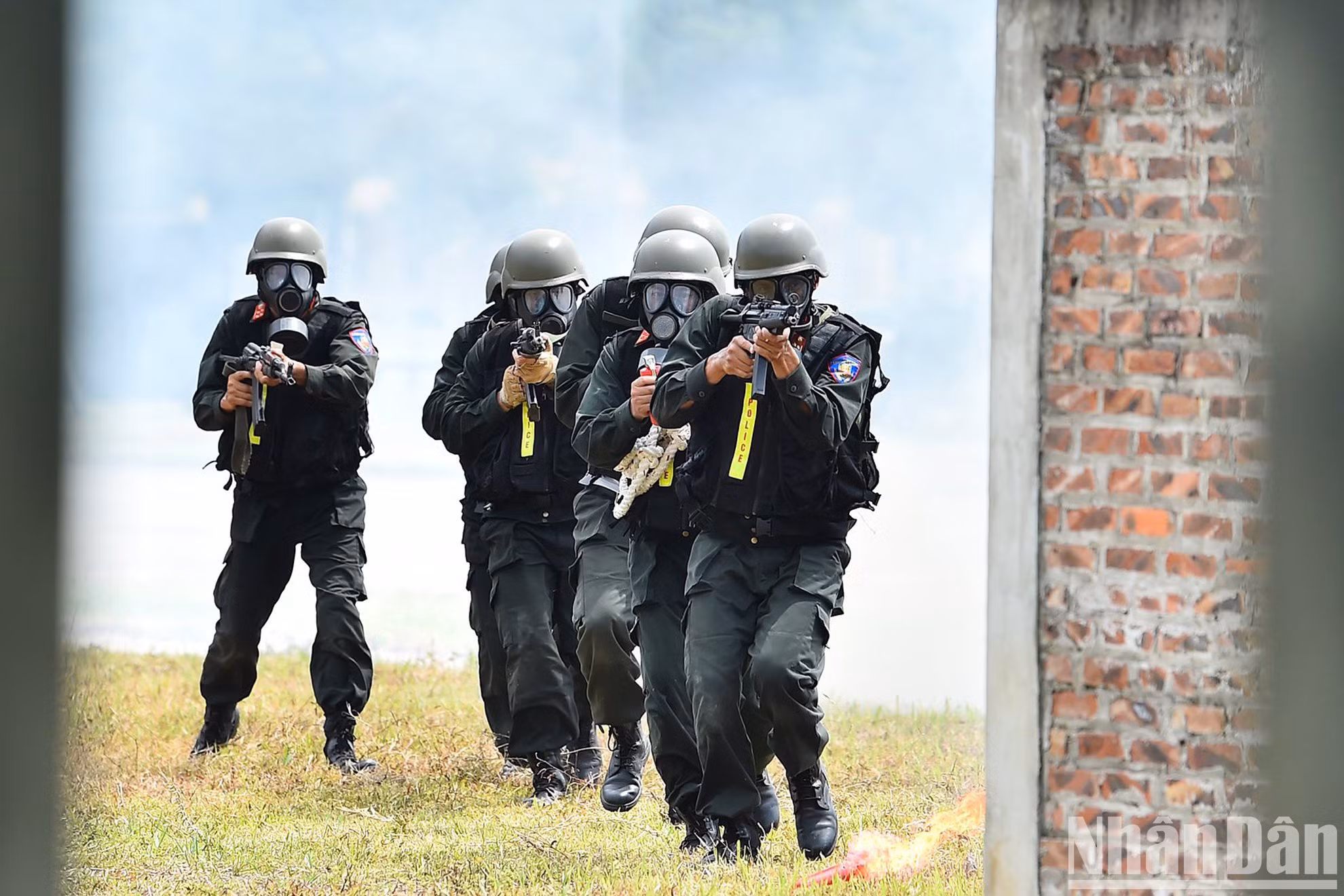 La Fuerza Especial es una unidad de élite del Alto Mando de la Policía Móvil del Ministerio de Seguridad Pública, considerada un "escudo de acero" para proteger la seguridad nacional y garantizar el orden y la seguridad social. La Fuerza Especial es una unidad de élite del Alto Mando de la Policía Móvil del Ministerio de Seguridad Pública, considerada un "escudo de acero" para proteger la seguridad nacional y garantizar el orden y la seguridad social.