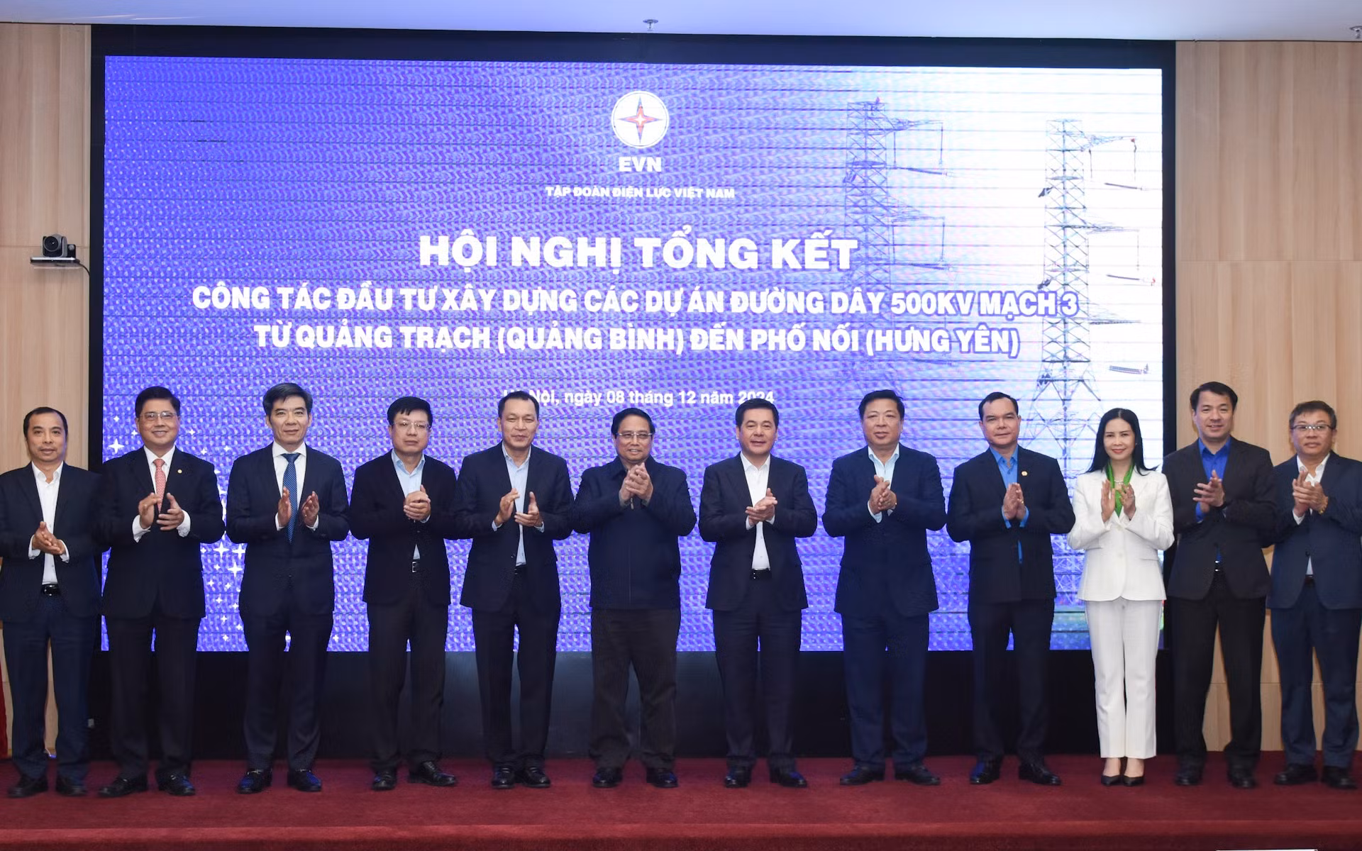 El jefe del Gobierno vietnamita Pham Minh Chinh y los delegados que asisten a la conferencia.