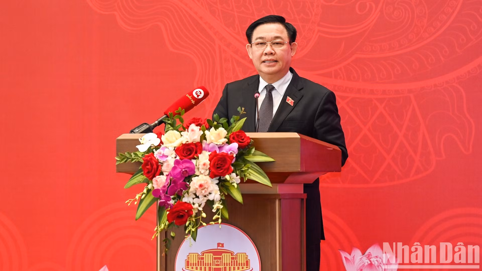 El máximo legislador vietnamita anuncia el discurso de clausura de la conferencia.