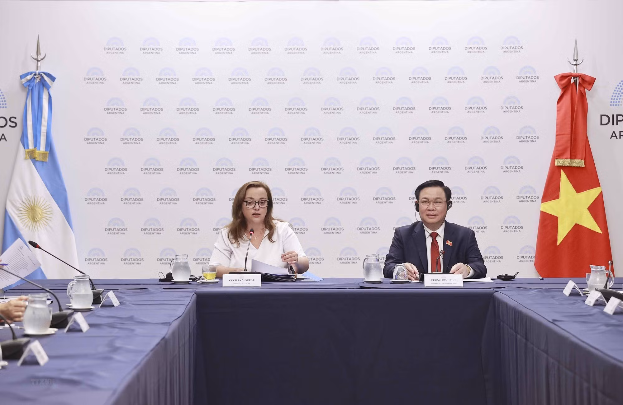 La presidenta de la Cámara de Diputados argentina, Cecilia Moreau habla en el encuentro. La presidenta de la Cámara de Diputados argentina, Cecilia Moreau habla en el encuentro.