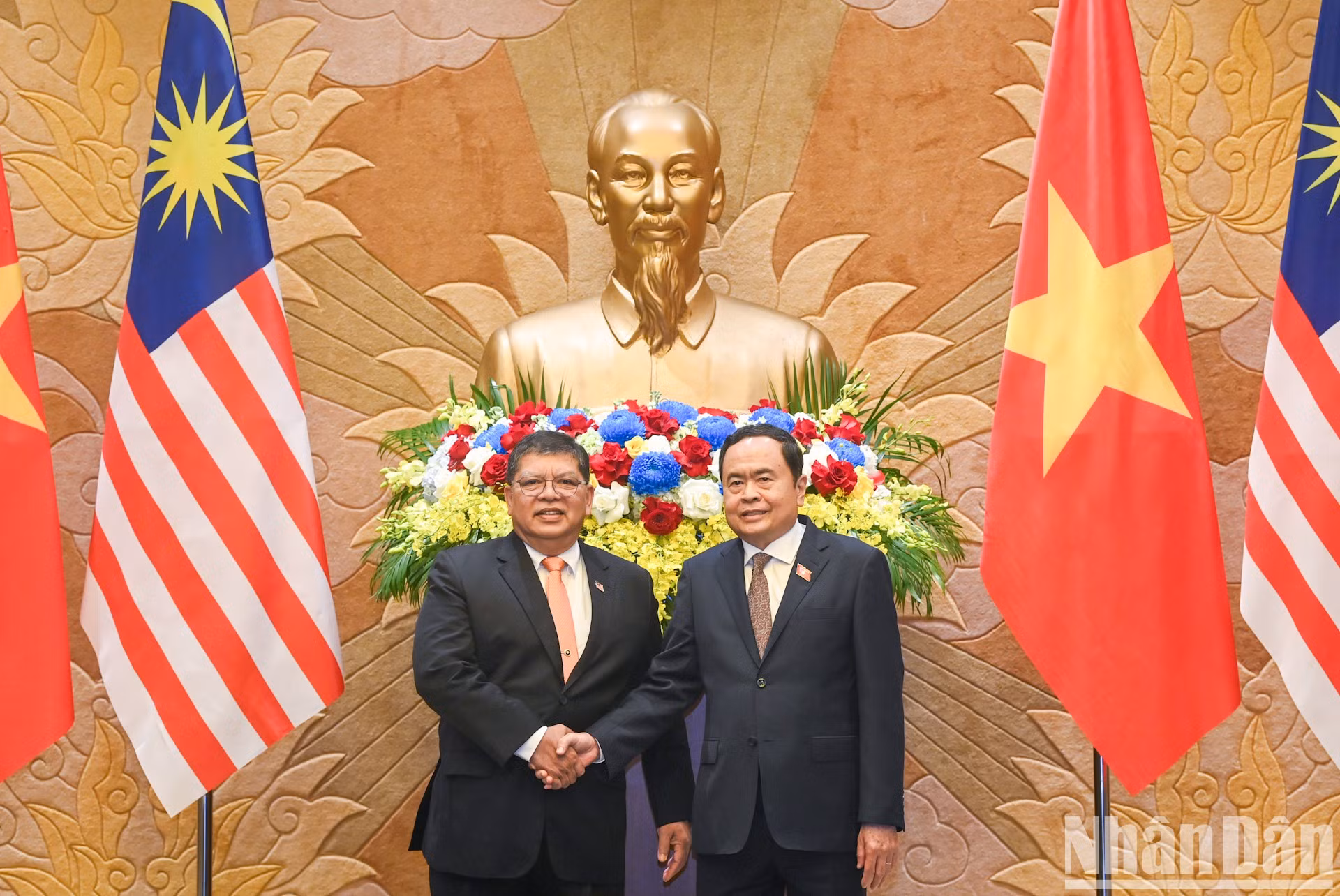 El máximo legislador vietnamita y su similar malasio.