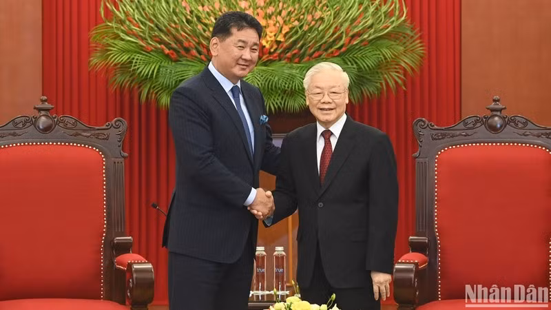 Máximo dirigente partidista de Vietnam recibe al presidente de Mongolia