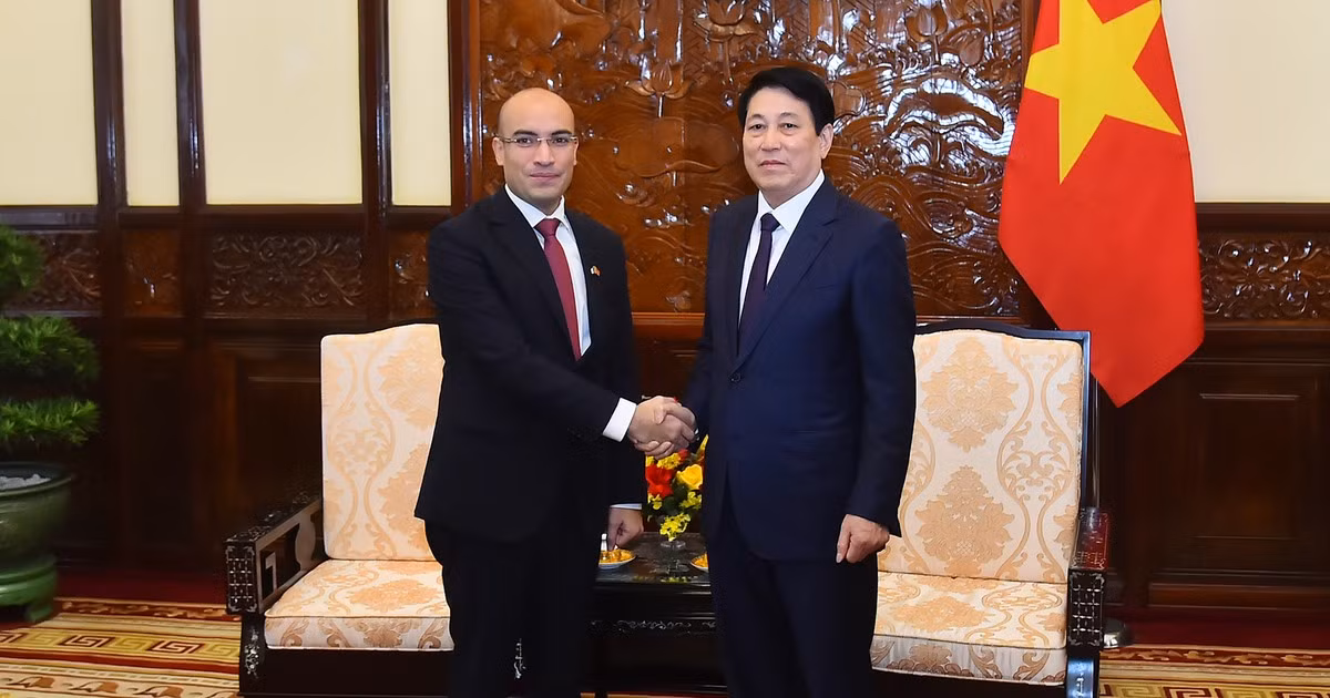 [Foto] Presidente de Vietnam recibe al embajador de Argelia