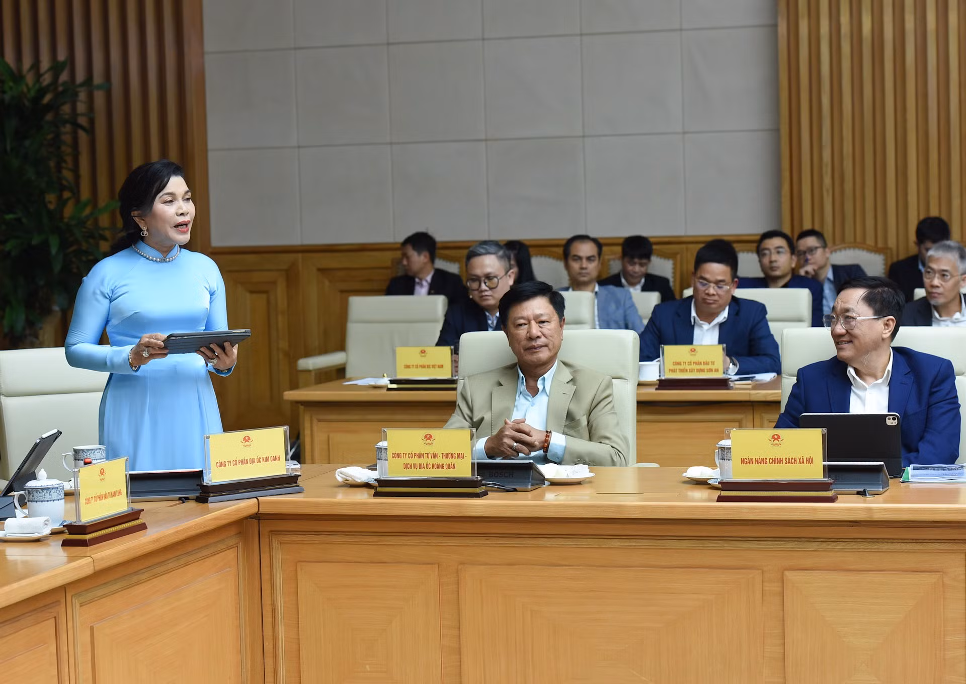 Una representante de la Sociedad Anónima Inmobiliaria Kim Oanh presenta su opinión.