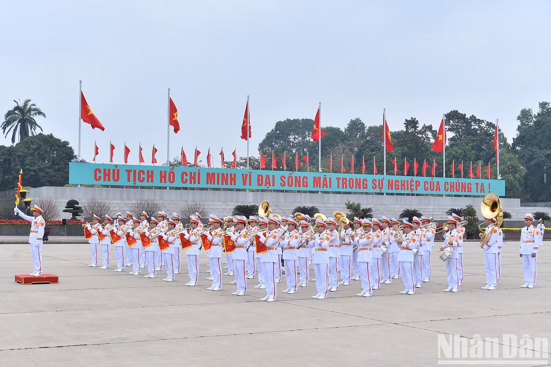 La banda de música militar en el acto protocolar.