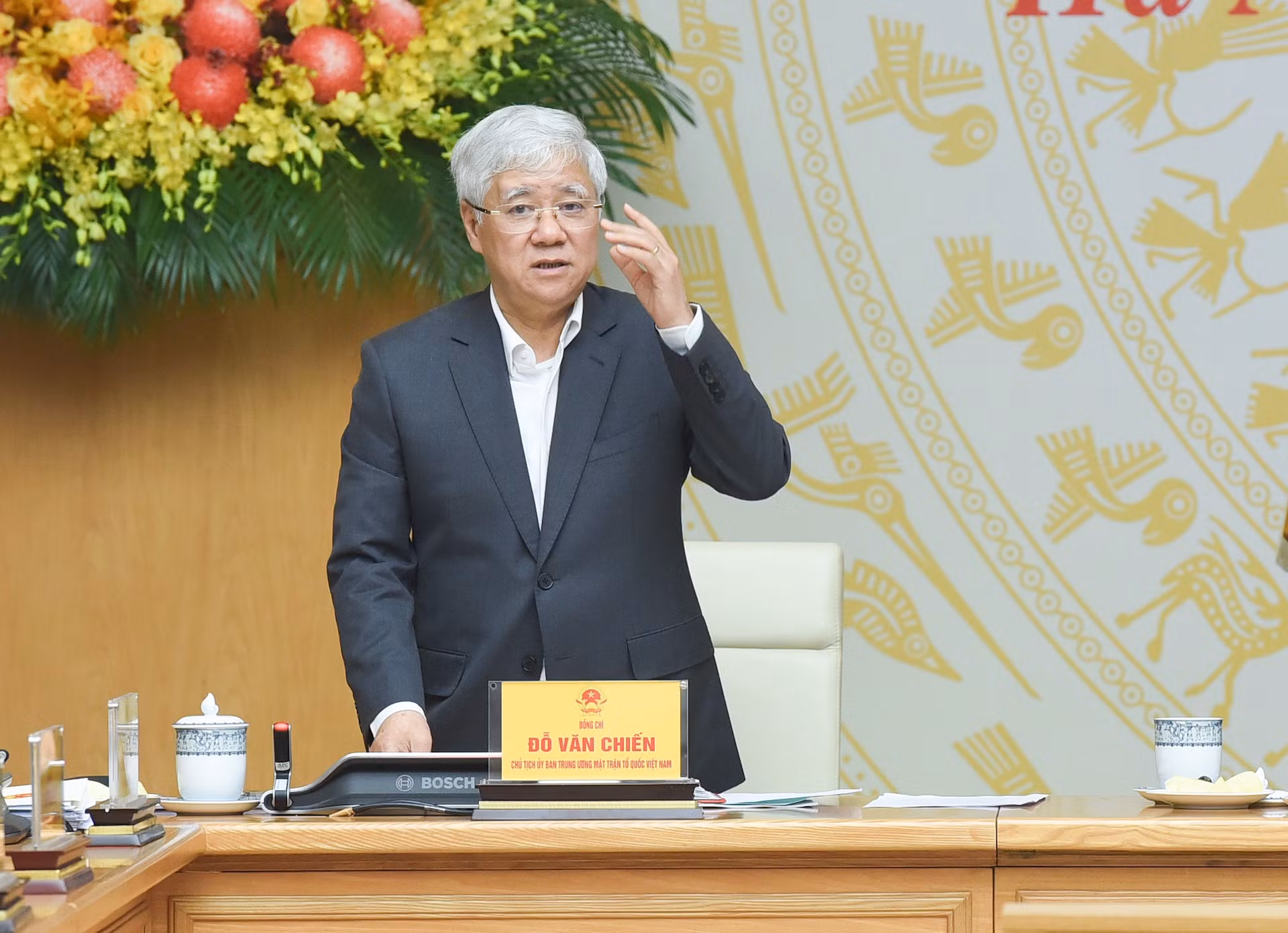 El presidente del Comité Central del Frente de la Patria de Vietnam, Do Van Chien, habla en la cita. El presidente del Comité Central del Frente de la Patria de Vietnam, Do Van Chien, habla en la cita.