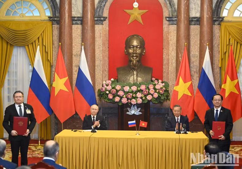 La firma de un memorando de entendimiento sobre la hoja de ruta para la implementación del proyecto del Centro de Ciencia y Tecnología Nuclear en el territorio vietnamita entre el Ministerio de Ciencia y Tecnología y el Grupo de Energía Atómica Rosatom. La firma de un memorando de entendimiento sobre la hoja de ruta para la implementación del proyecto del Centro de Ciencia y Tecnología Nuclear en el territorio vietnamita entre el Ministerio de Ciencia y Tecnología y el Grupo de Energía Atómica Rosatom.