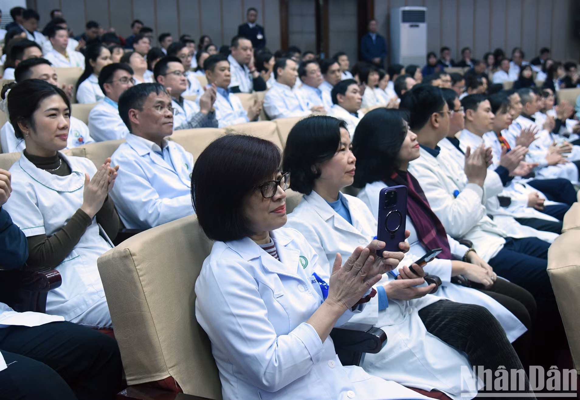 Los trabajadores y médicos del Hospital de Amistad Vietnam Alemania.