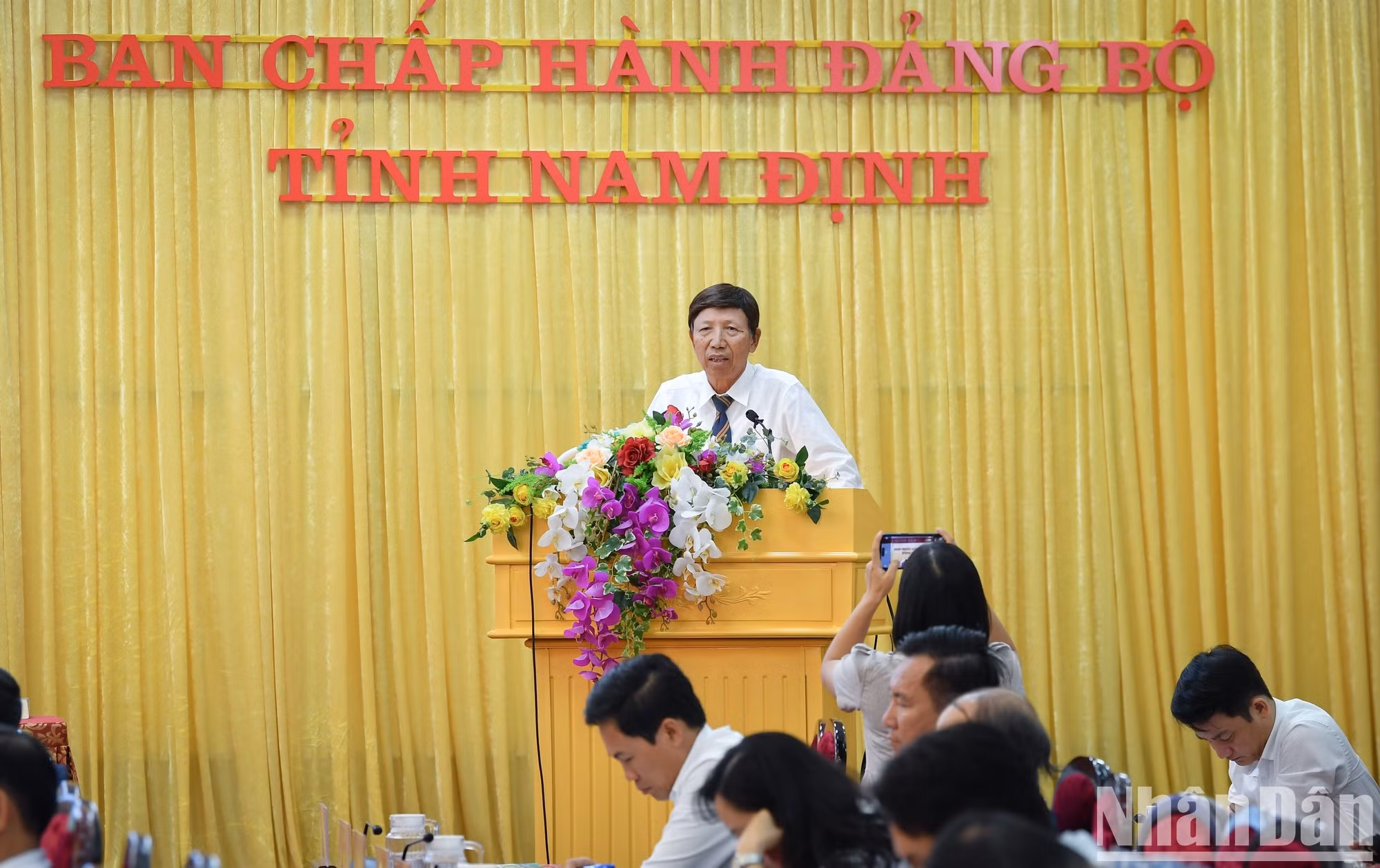 El presidente de la Asociación de Financiamiento de Parques Industriales de Vietnam, Phan Huu Thang habla de la construcción de parques industriales verdes y zonas industriales ecológicas.