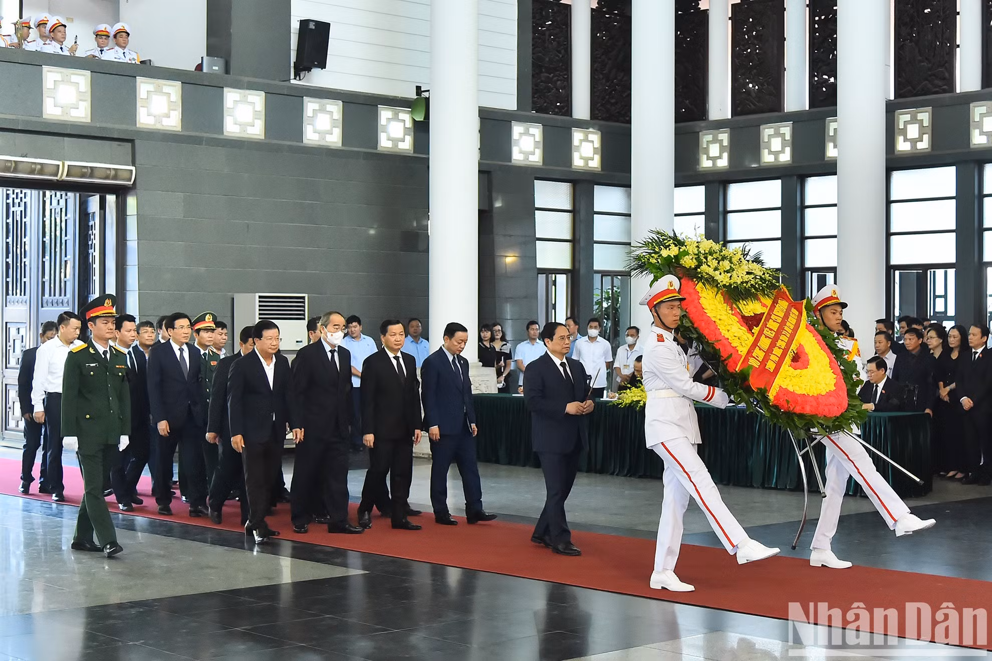 El primer ministro Pham Minh Chinh frente a una delegación del Gobierno acude a las honras fúnebres. El primer ministro Pham Minh Chinh frente a una delegación del Gobierno acude a las honras fúnebres.