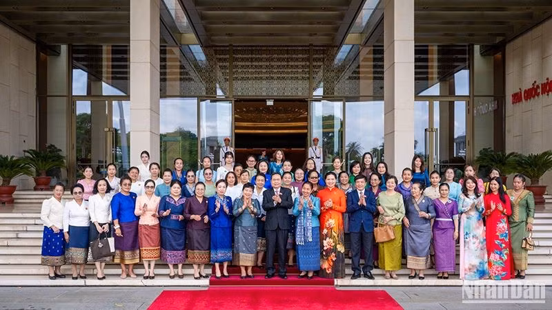 [Foto] Máximo legislador vietnamita se reúne con Unión de Mujeres y empresarias de Laos y Camboya