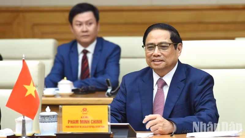 El premier Pham Minh Chinh habla en el encuentro.