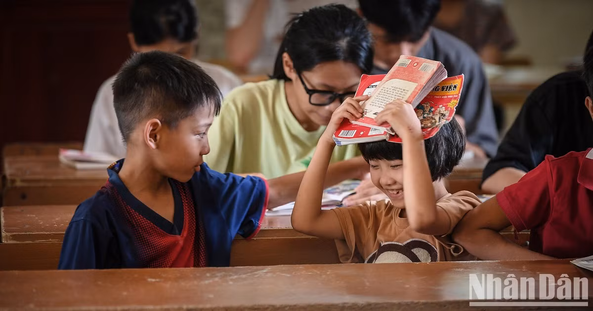 Sonrisas de pequeños ángeles en centro de protección social 