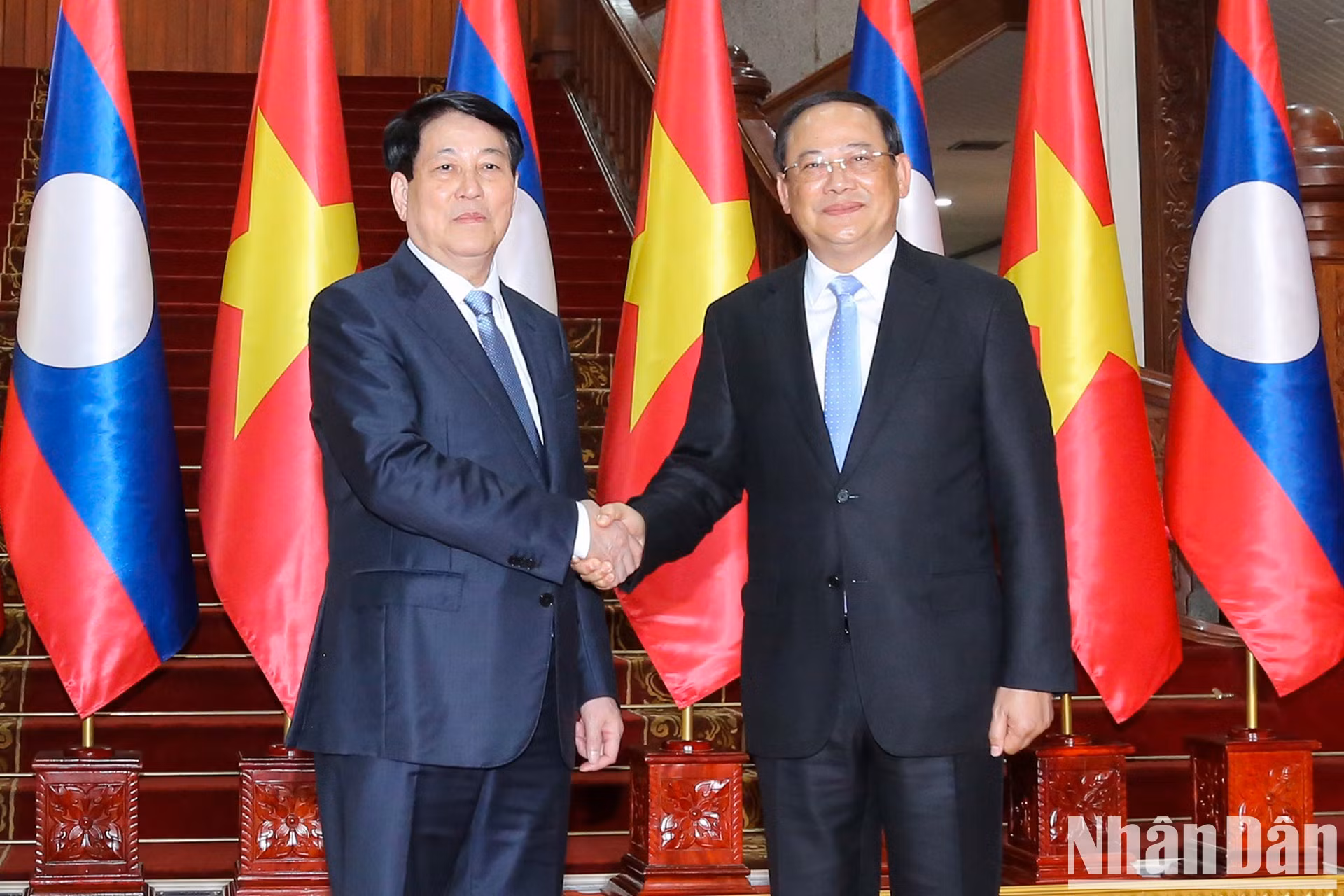El presidente vietnamita, Luong Cuong (izquierda) se reúne con el primer ministro de Laos, Sonexay Siphandone. (Fuente: VNA)