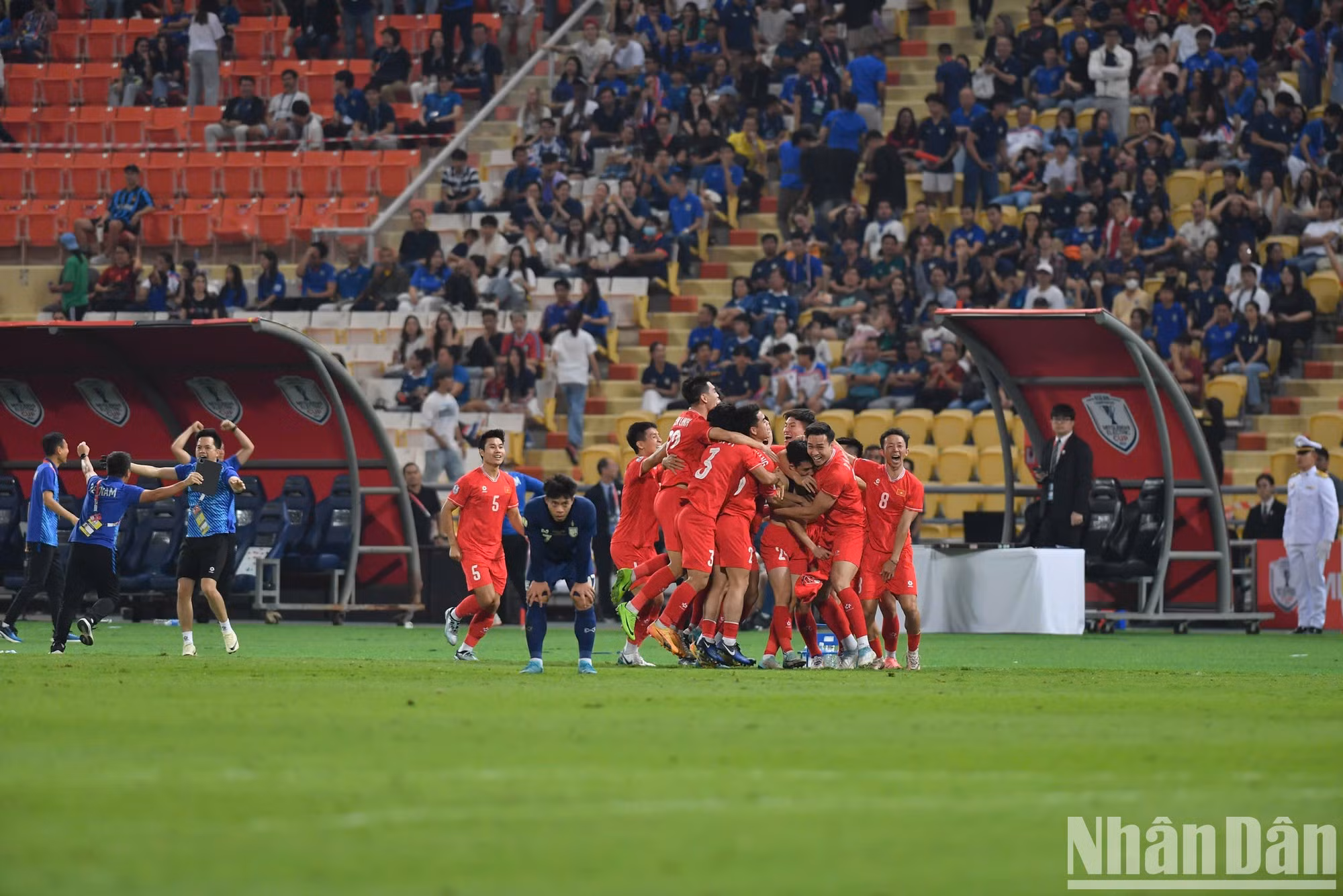 En el minuto 90+20, Hai Long chuta el balón a puerta vacía para poner el 3-2 a favor de Vietnam. En el minuto 90+20, Hai Long chuta el balón a puerta vacía para poner el 3-2 a favor de Vietnam.