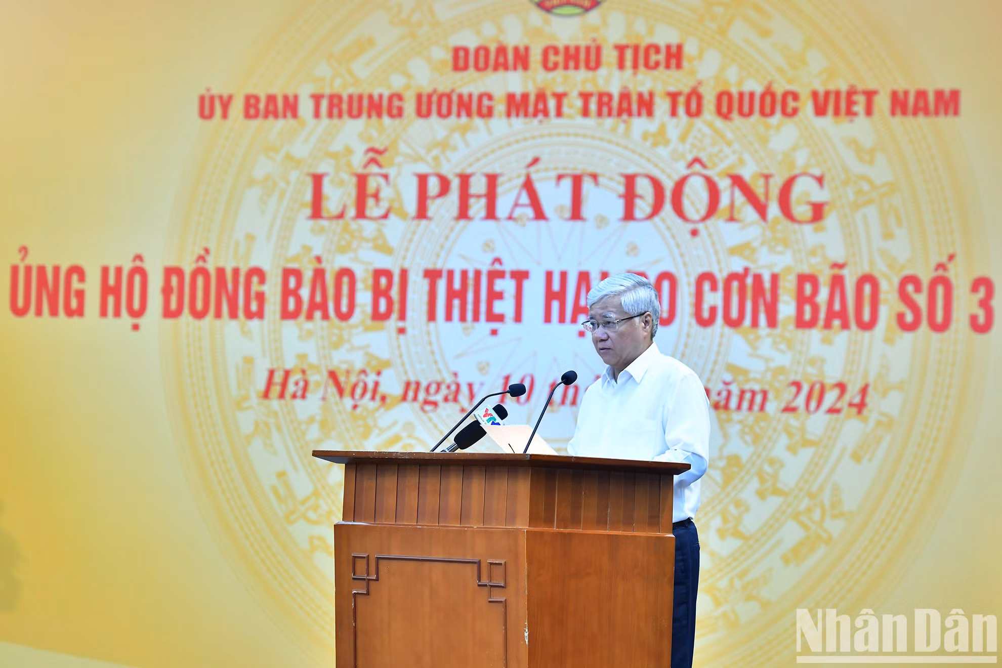 El presidente del Comité Central del Frente de la Patria de Vietnam, Do Van Chien, lanza la campaña.