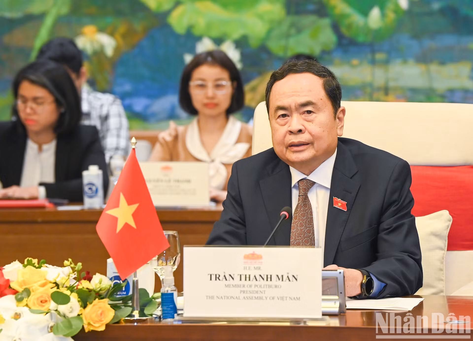 El presidente de la Asamblea Nacional de Vietnam, Tran Thanh Man habla en la cita.