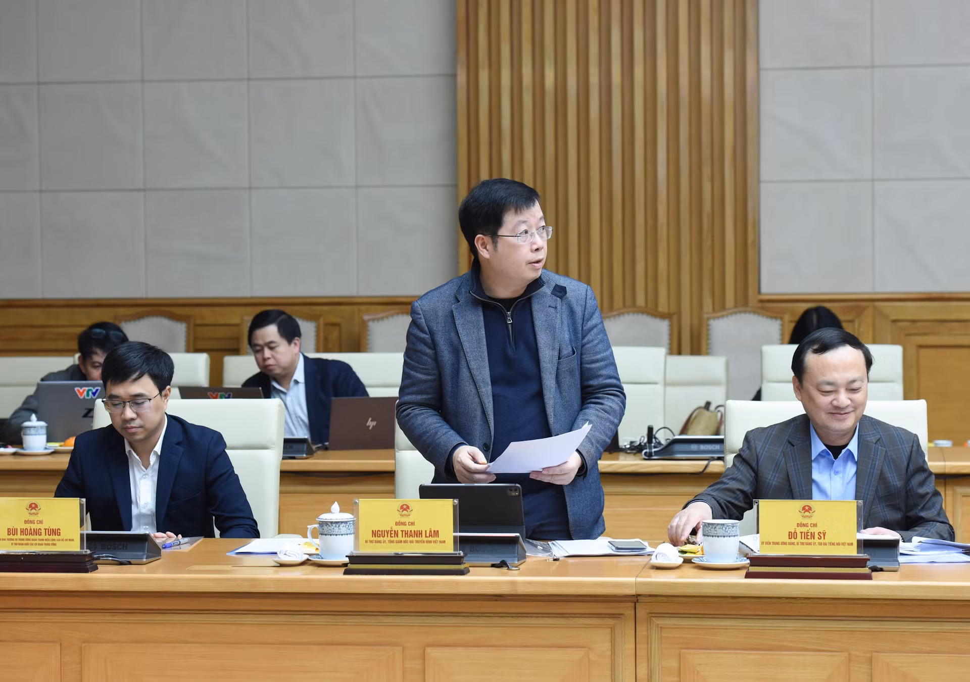 El director general de la Televisión de Vietnam, Nguyen Thanh Lam, presenta su opinión.