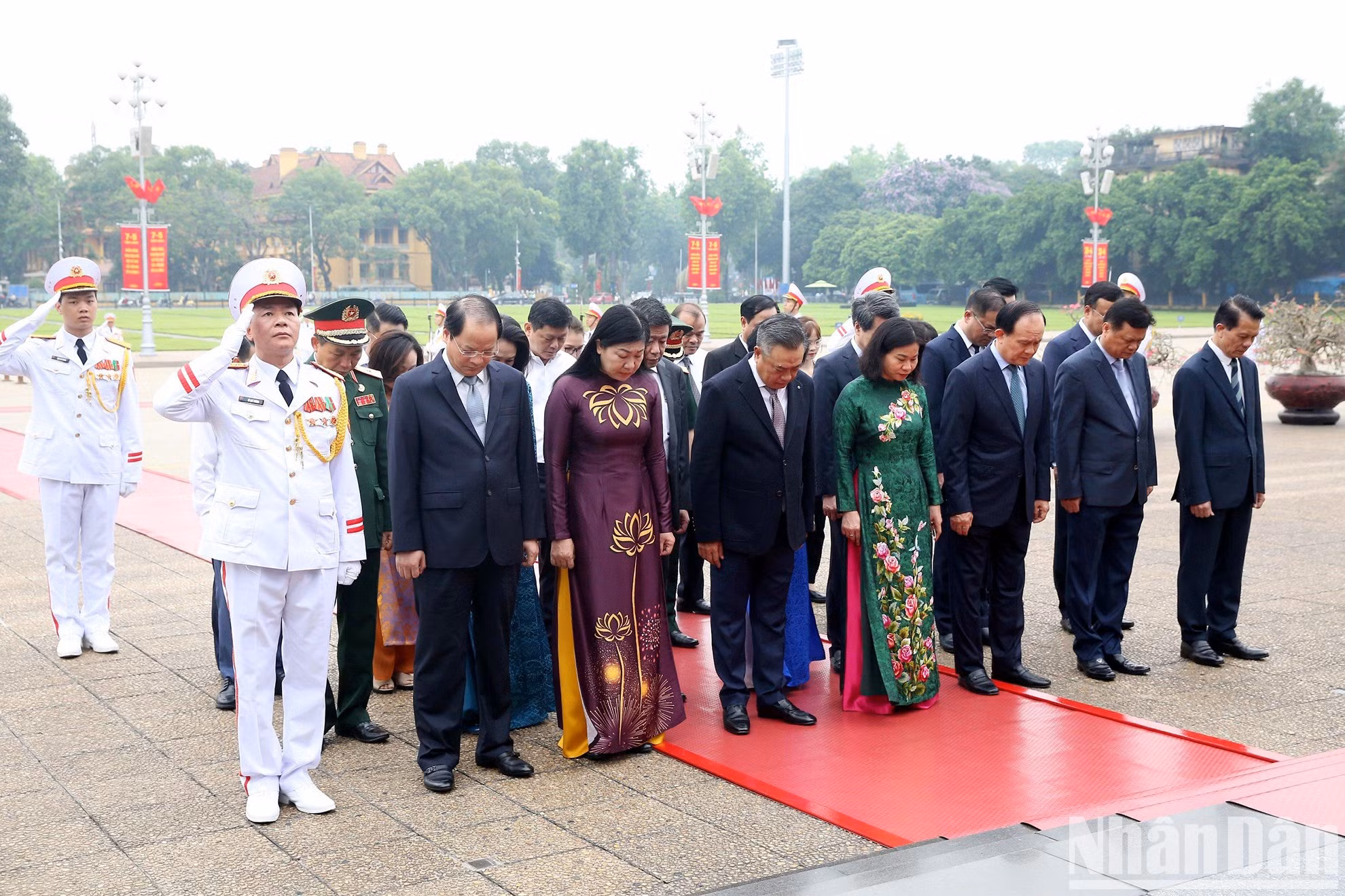 Los delegados del Comité del Partido Comunista de Vietnam, el Consejo Popular, el Comité Popular y el Frente de la Patria en Hanói.