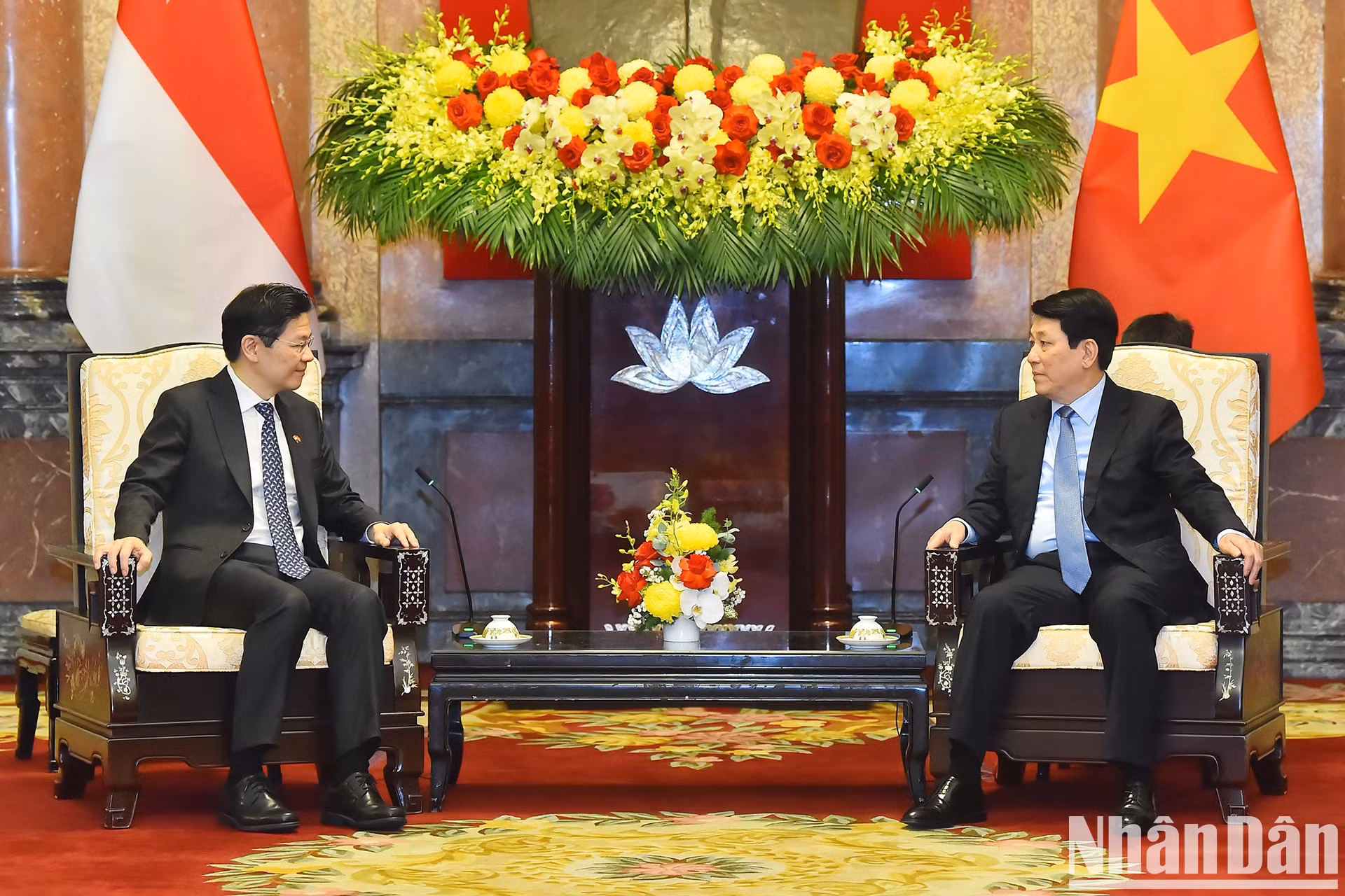 El presidente vietnamita Luong Cuong conversa con el premier singapurense Lawrence Wong. El presidente vietnamita Luong Cuong conversa con el premier singapurense Lawrence Wong.
