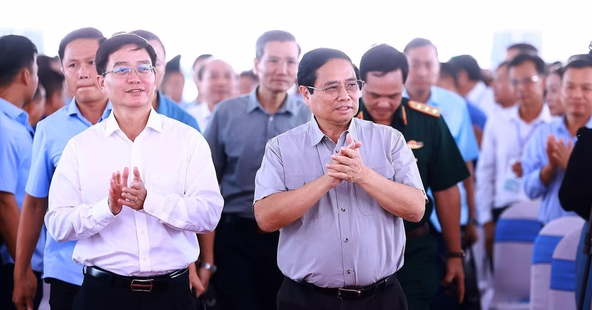 Premier vietnamita lanza movimiento de emulación de construcción de tres mil kilómetros de carretera 