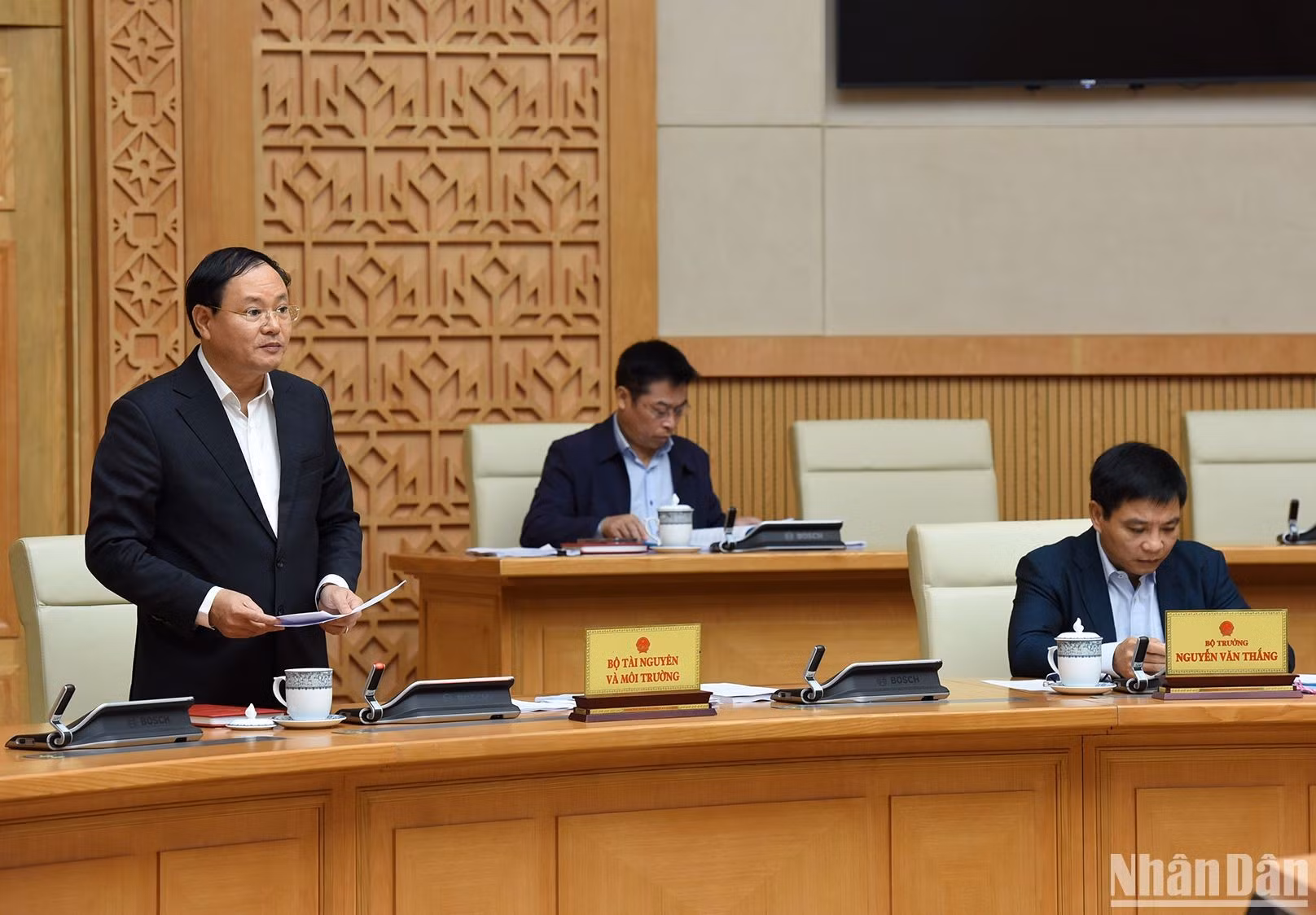 El viceministro de Recursos Naturales y Medio Ambiente, Le Minh Ngan presenta su opinión. El viceministro de Recursos Naturales y Medio Ambiente, Le Minh Ngan presenta su opinión.