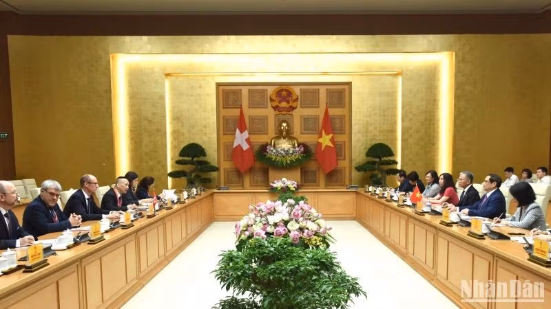 Premier vietnamita se reúne con presidente del Consejo Nacional de Suiza