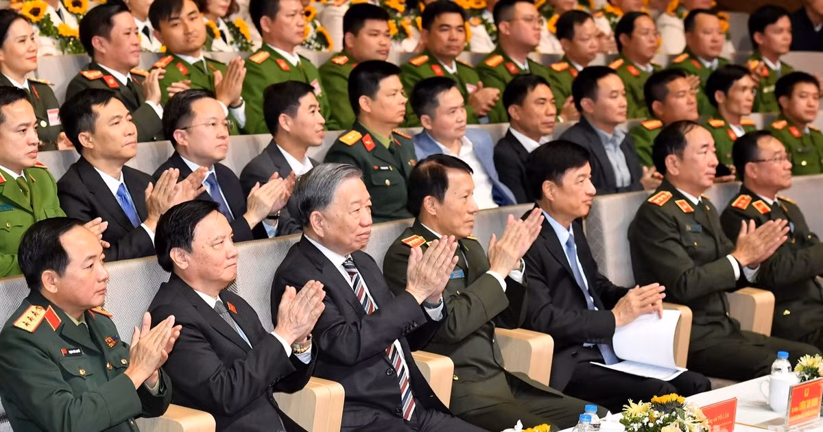 [Foto] Máximo líder partidista de Vietnam asiste al programa para honrar a destacados policías