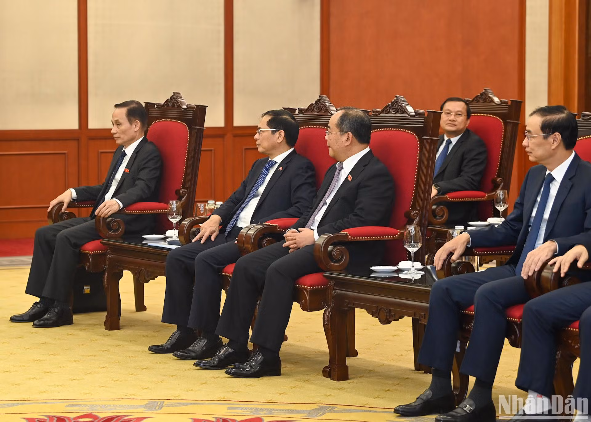 Asistentes vietnamitas a la reunión. Asistentes vietnamitas a la reunión.