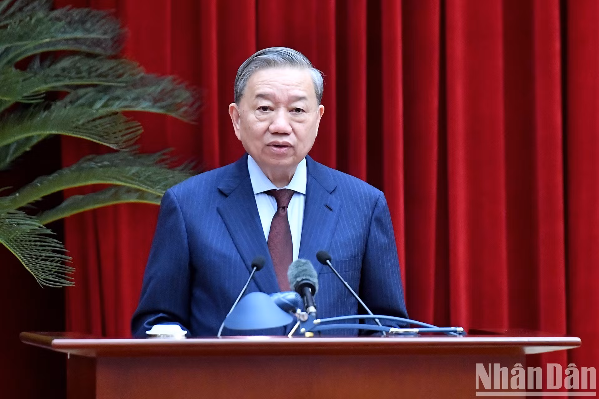 El secretario general del Partido Comunista de Vietnam, To Lam, pronuncia un discurso en el acto inaugural.