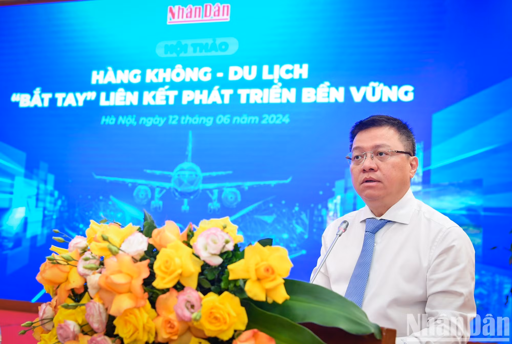 Por su parte, el presidente editor de Nhan Dan, Le Quoc Minh, señala que la cooperación entre la aviación y el turismo se encuentra aún en un estado precario. En este sentido, subraya la necesidad de desarrollar un plan general a nivel nacional para que tenga un impacto a largo plazo. Por su parte, el presidente editor de Nhan Dan, Le Quoc Minh, señala que la cooperación entre la aviación y el turismo se encuentra aún en un estado precario. En este sentido, subraya la necesidad de desarrollar un plan general a nivel nacional para que tenga un impacto a largo plazo.