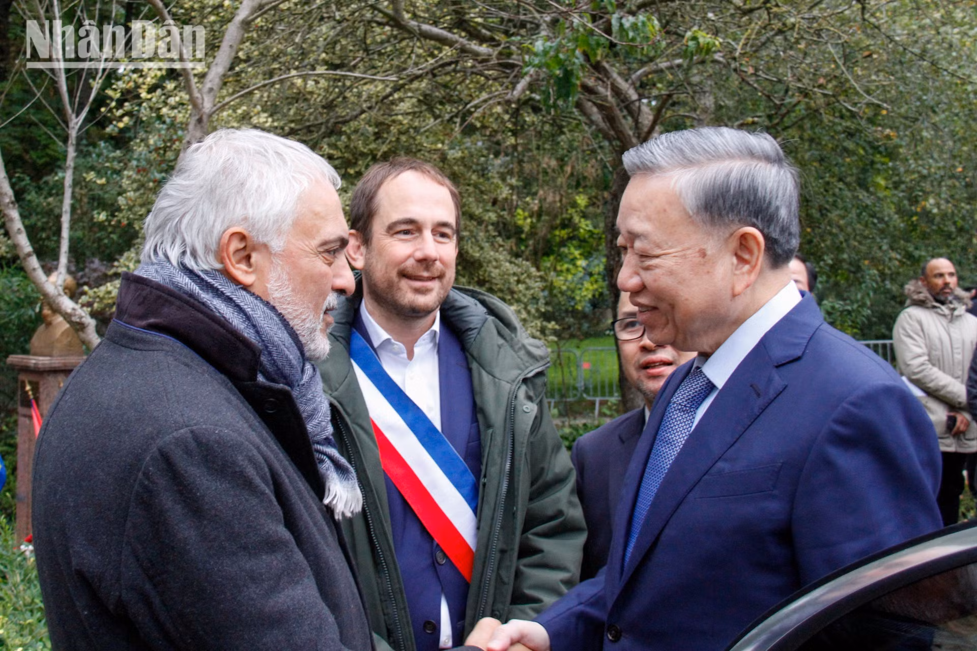 El el alcande de Montreuil, Patrice Bessac, recive al líder vietnamita, To Lam. El el alcande de Montreuil, Patrice Bessac, recive al líder vietnamita, To Lam.