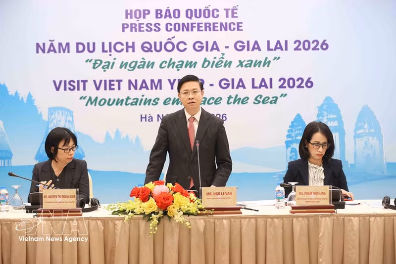 El viceministro de Relaciones Exteriores vietnamita Ngo Le Van interviene en la rueda de prensa. (Foto: VNA)