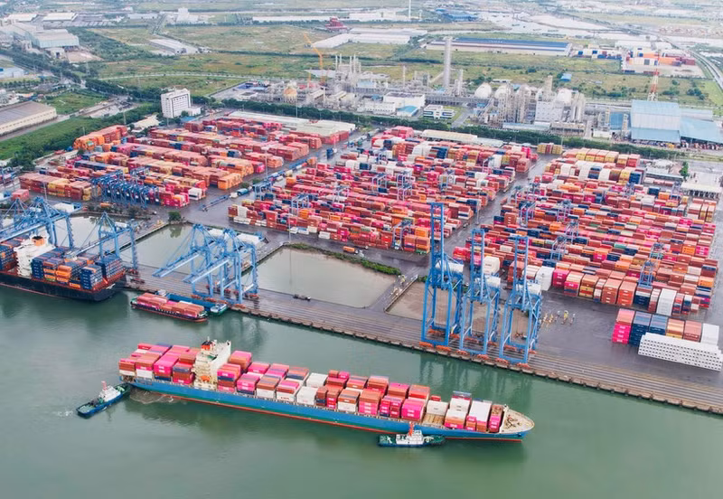 Buques portacontenedores atracan en el puerto TCIT, parte del complejo portuario de Cai Mep. (Foto: sggp.org.vn)
