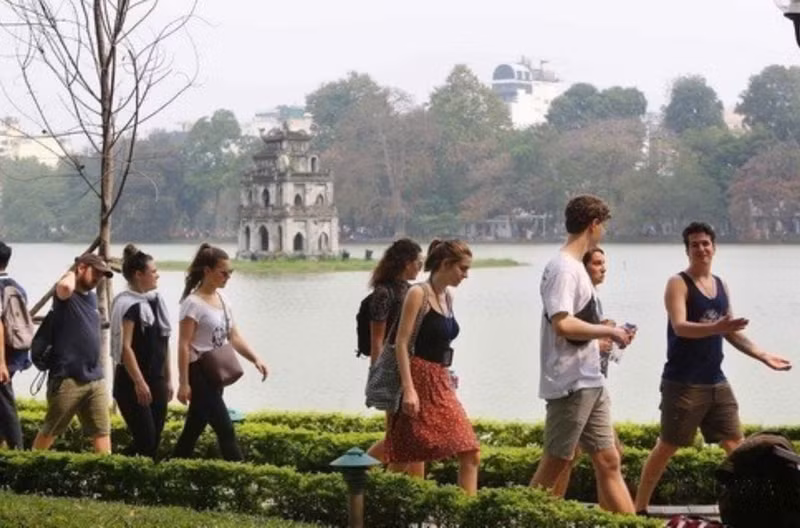 El 16 de julio de 1999, Hanói fue la única urbe de la región Asia-Pacífico reconocida por la Unesco como "Ciudad por la Paz". Con esta distinción, la capital vietnamita atrae a millones de turistas nacionales e internacionales cada año.