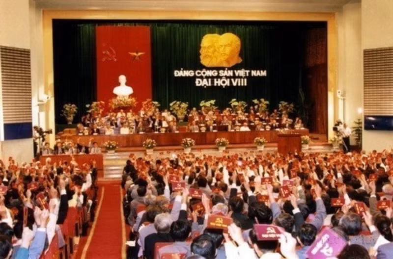 El octavo Congreso Nacional del Partido Comunista de Vietnam marcó la transición del país hacia una nueva etapa de industrialización y modernización aceleradas.