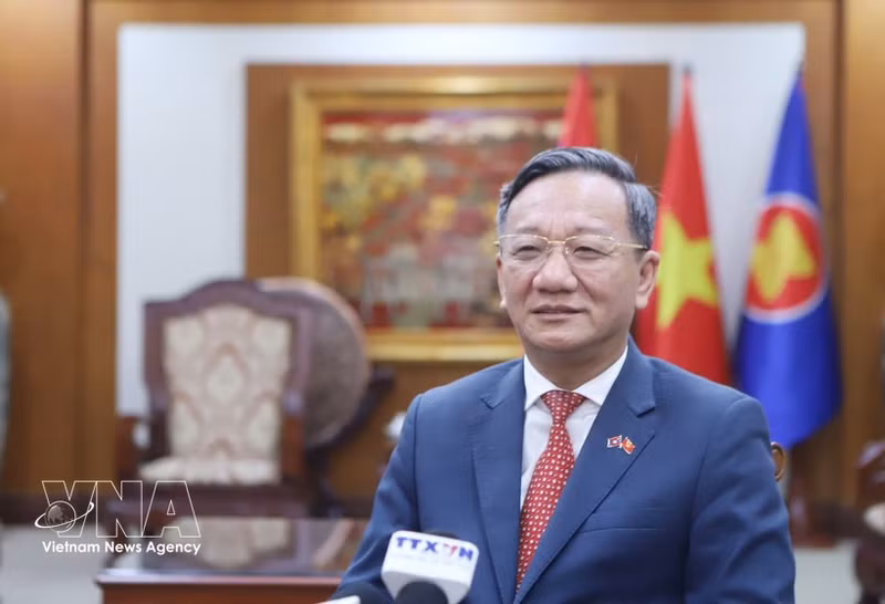 El embajador de Vietnam en Laos, Nguyen Minh Tam, en la entrevista. (Foto: VNA)