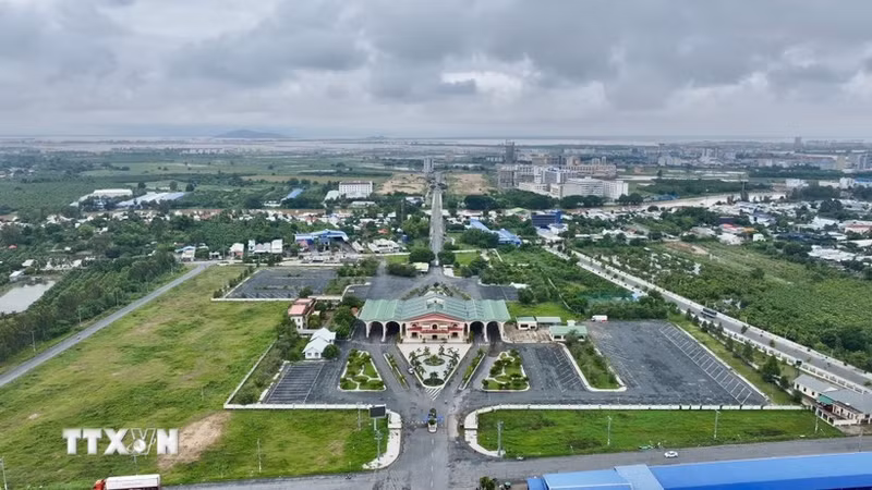 El paso fronterizo terrestre internacional de Khanh Binh, en la provincia de An Giang, un centro comercial clave que conecta la región del delta del Mekong con Camboya. (Foto: VNA)