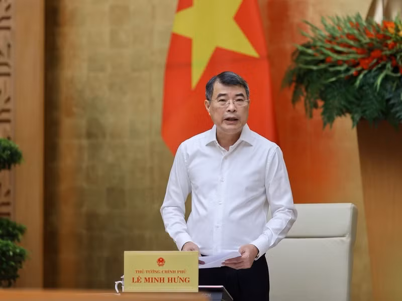 El primer ministro de Vietnam, Le Minh Hung, preside la sesión. (Foto: VGP)