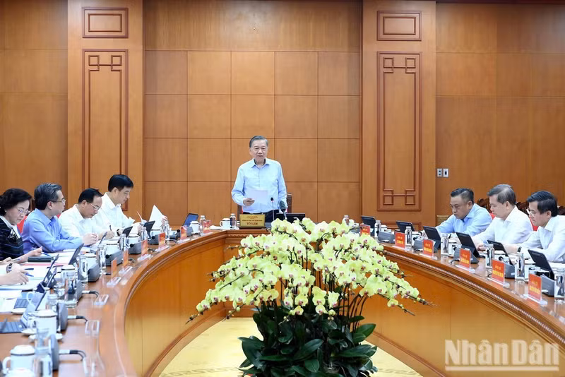 El secretario general del Partido Comunista de Vietnam y presidente del país, To Lam, habla en la reunión. (Foto: Nhan Dan)