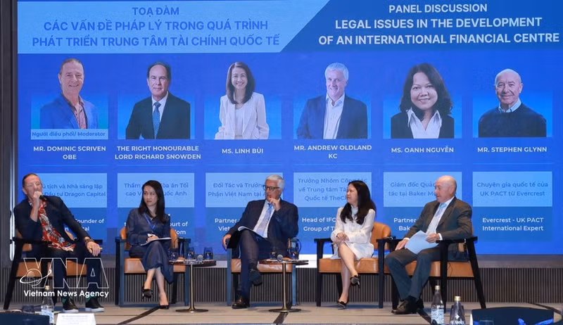 Expertos invitados al simposio. (Foto: VNA)